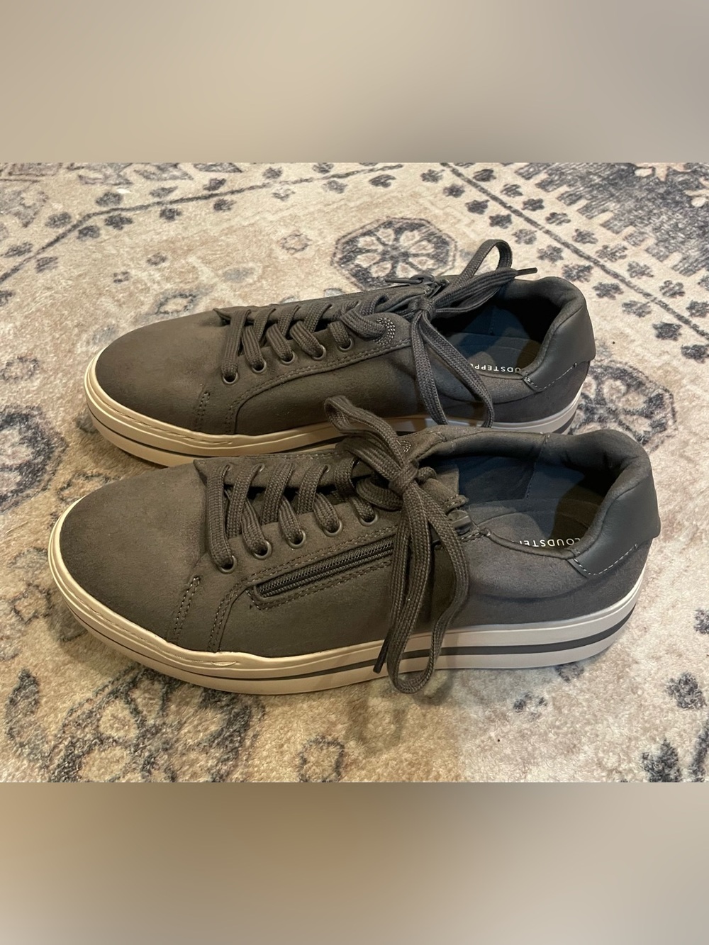 Clarks Women’s Audreigh Sky Gray Low-Top Sneakers with Side Zip- New Without Box